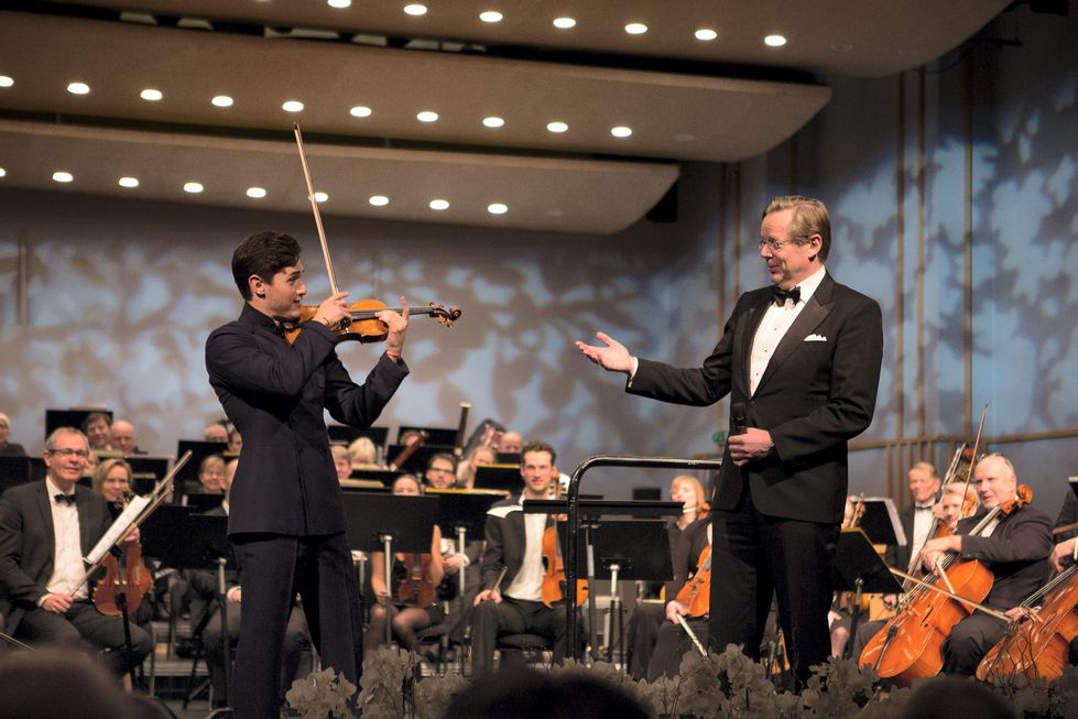 Nyttårskonsert Ålesund Symfoniorkester med Charlie Siem (fiolin) og Arill Riise (konferansier).
